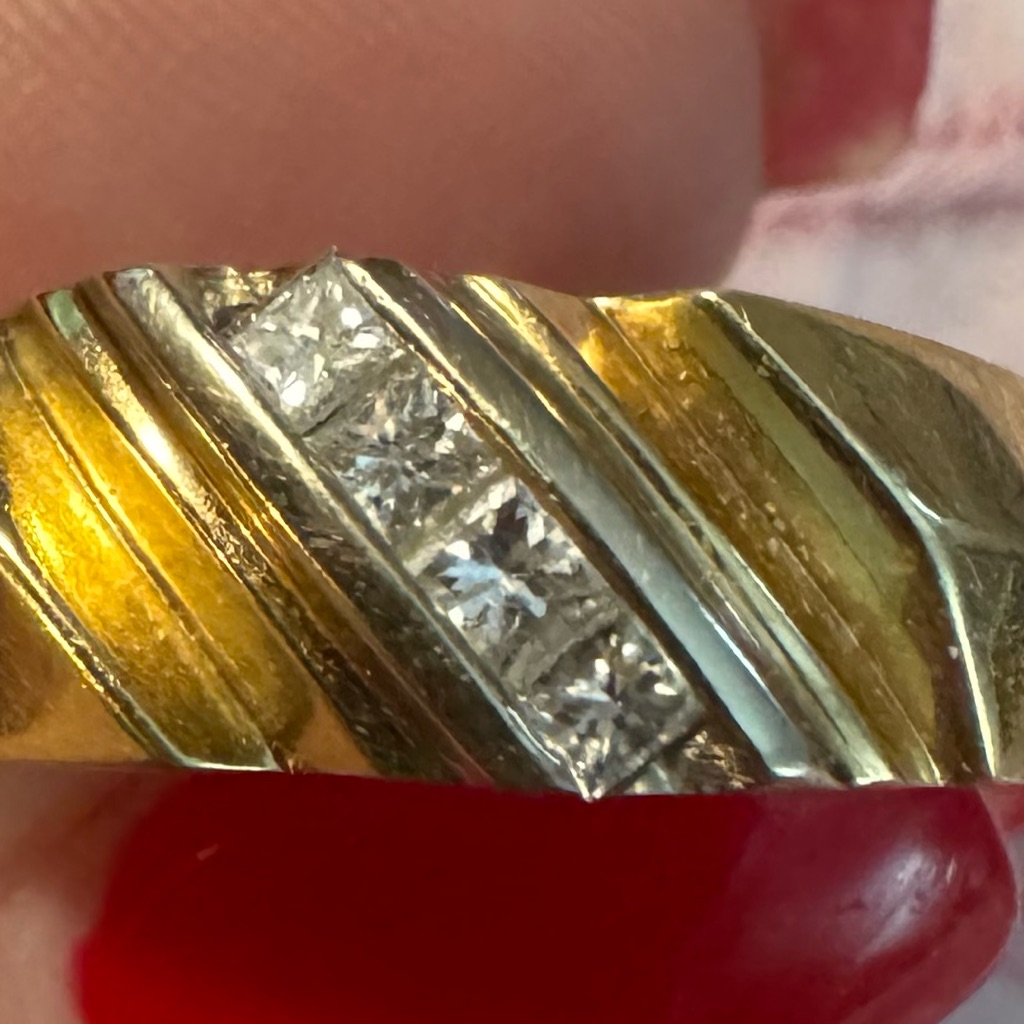 Men's 14 Kt Gold Ring With Diamond - 1/4 Ct , 8.1 Grams